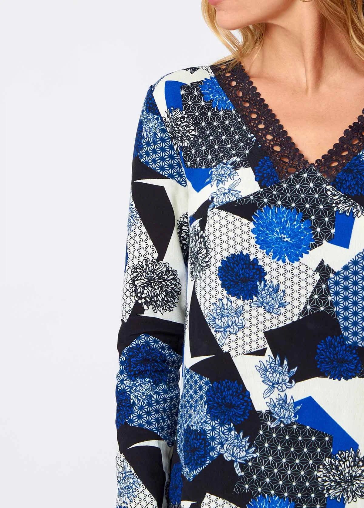 V Neck Floral Print Lace Panel Blouse 5 V Neck Floral Print Lace Panel Blouse - Image 3