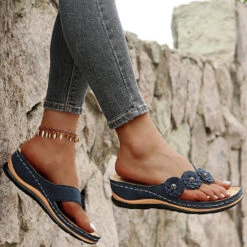 Toe Post Mid Heel Navy Flip Flops