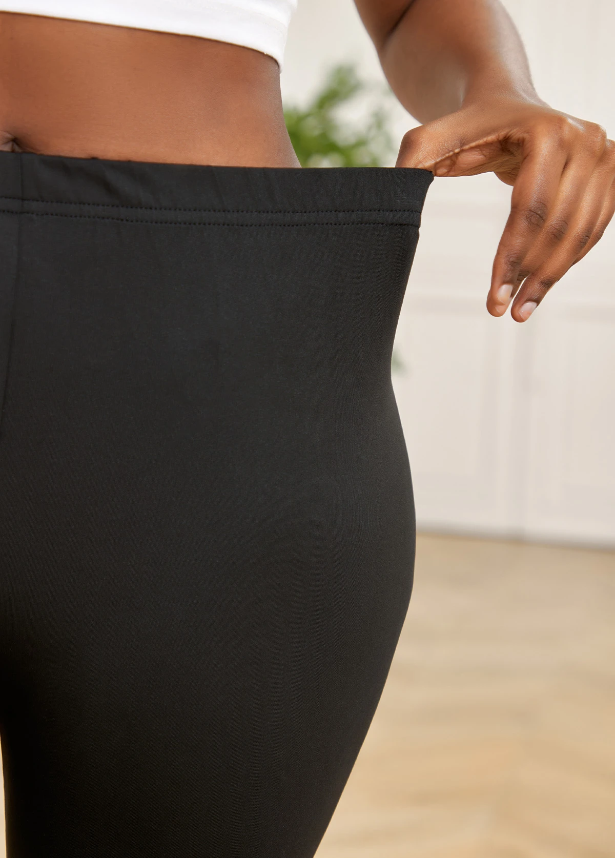 Black Elastic Waist Mid Waisted Capri Leggings 5 Black Elastic Waist Mid Waisted Capri Leggings - Image 3