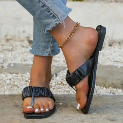 Toe Post Black Low Heel Flip Flops