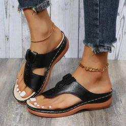 Toe Post Mid Heel Black Flip Flops