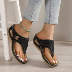 Toe Post Low Heel Black Flip Flops