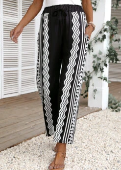 Geometric Print Pocket Black Regular Elastic Waist Pants